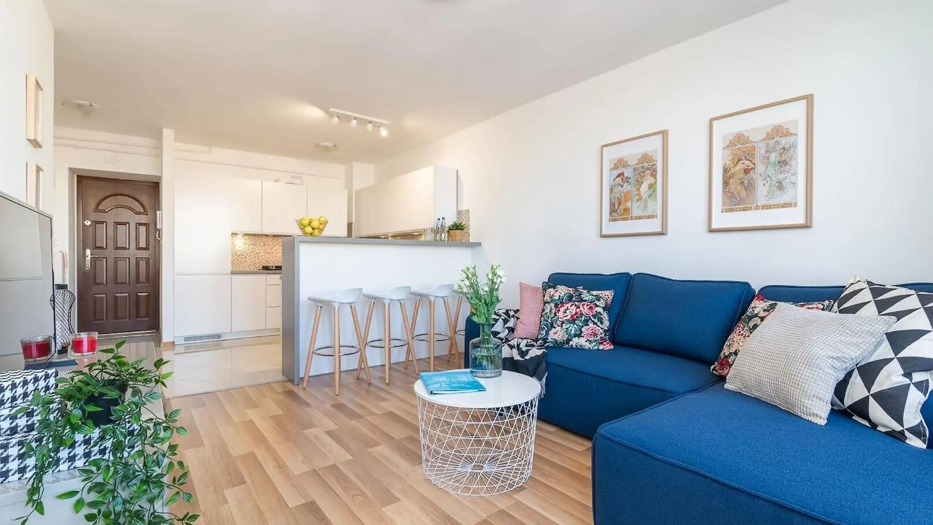 Navy Aesthetic Apartment With Balcony By Noclegi Renters location